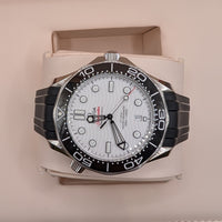 Omega Seamaster Diver, White Dial, Rubber Strap (Ref. 210.32.42.20.04.001)