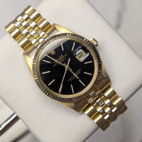 Rolex Oyster Perpetual Date, 18k Yellow Gold on Jubilee (Ref. 15037)